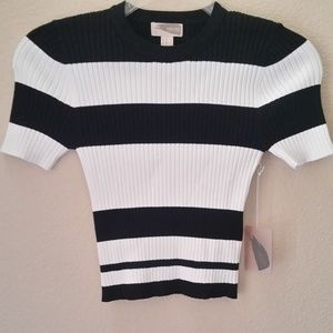 🌸Girls Teen Ivory & Black Top NWT Forever21💕